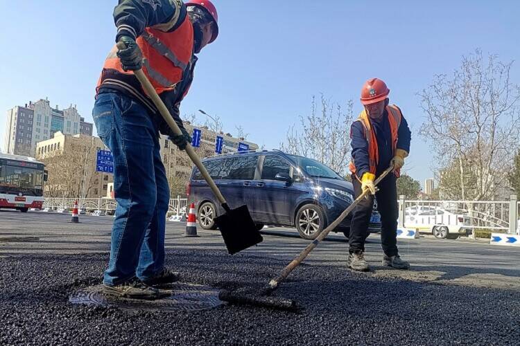 best365烟台市区道路热沥青维修今日启动(图2)